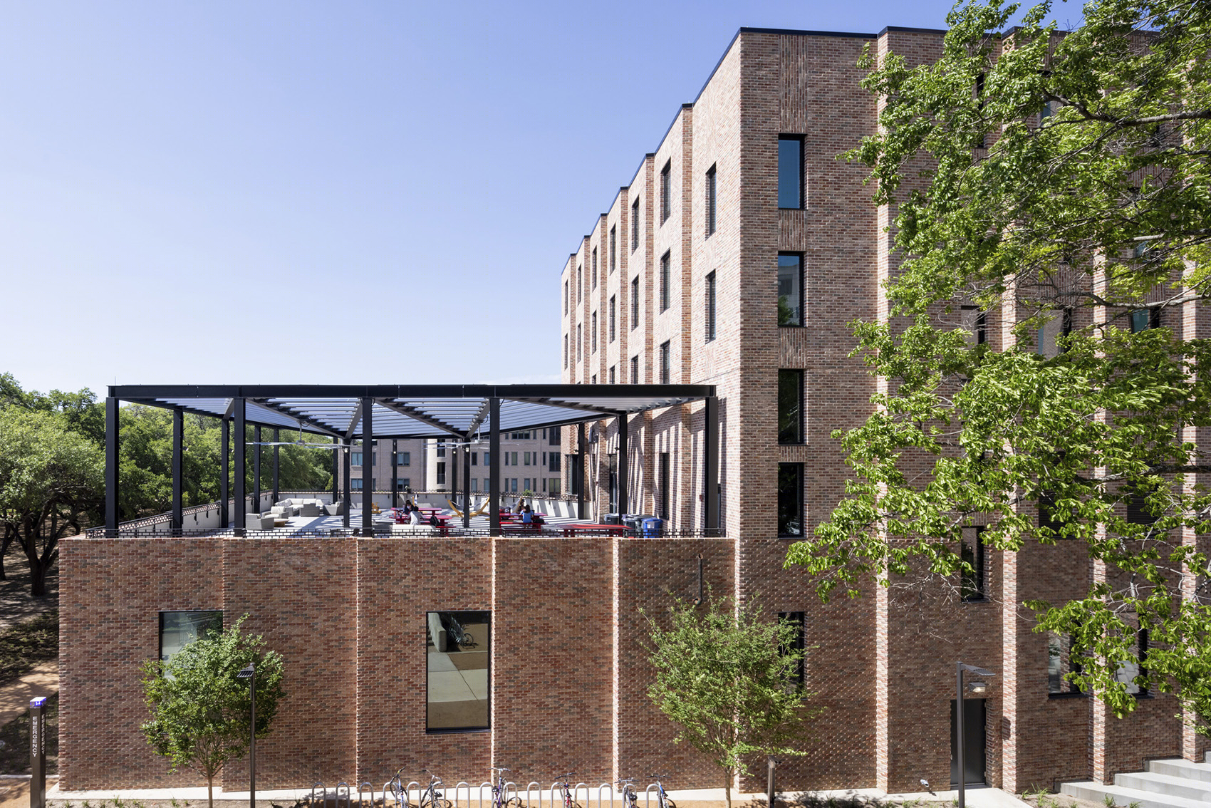 Sid Richardson 学院 | 美国休斯顿现代主义学生宿舍设计典范-27