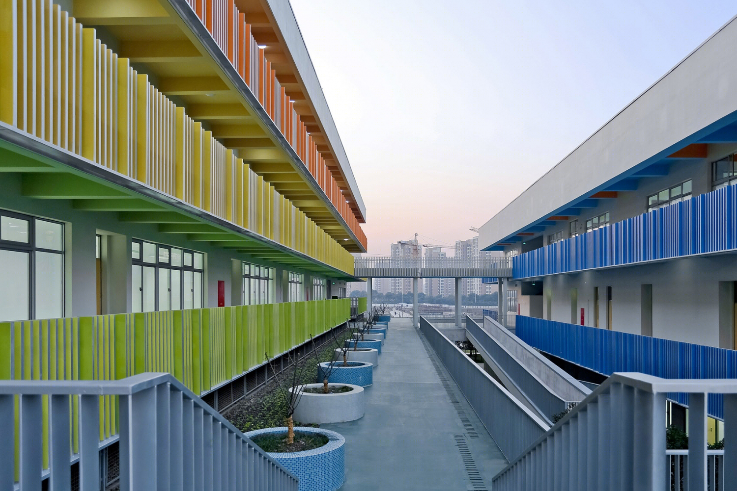 上海崧淀路初中学校-13