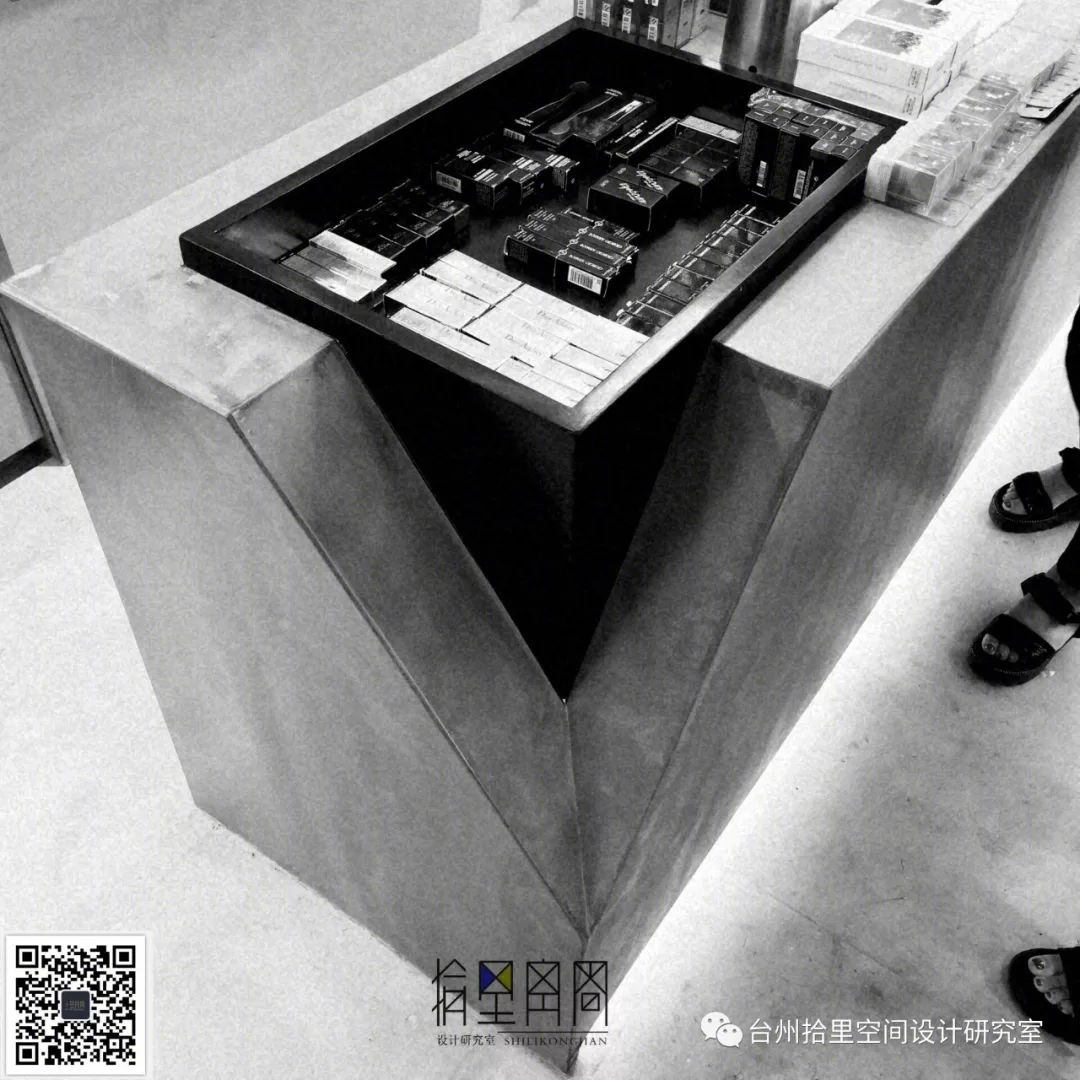 融合工业风的无色之美——台州楚门“颜色”美容院设计-37