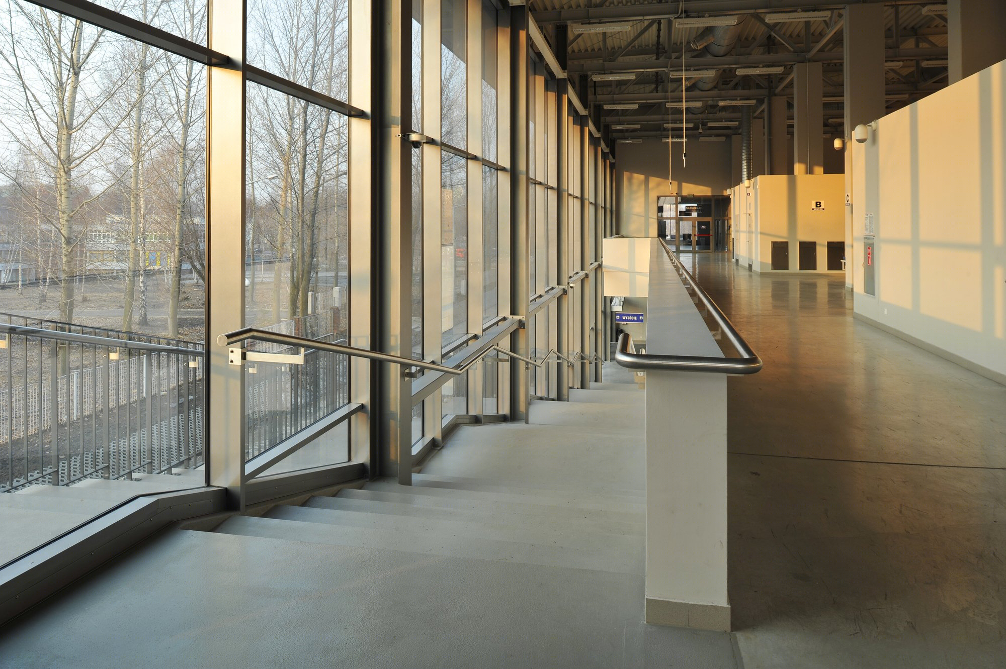 波兰比姆托 Na Skarpie 运动及展示大厅——互动式空间设计-28