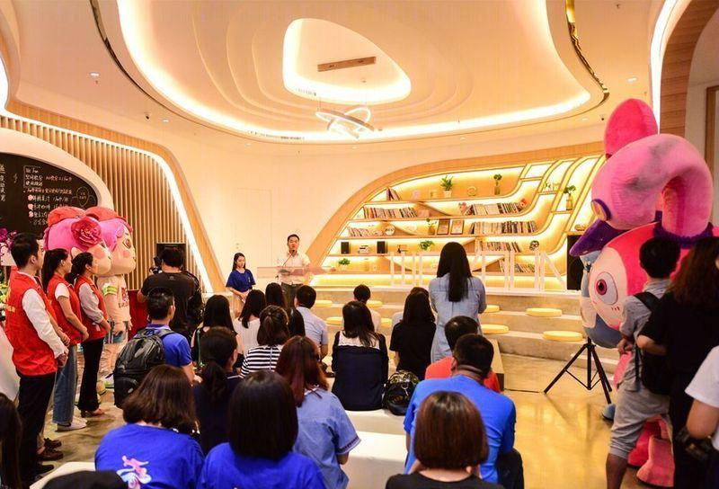 龙湖重庆 U 城天街会员中心——"We Young"青年之家 | 流动飘带设计,打造志愿者社交空间-12