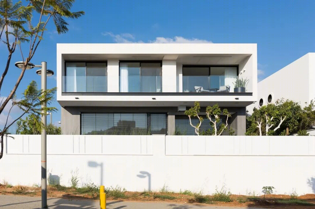 以色列特拉维夫 360㎡极简别墅，私密性与自然共生-13