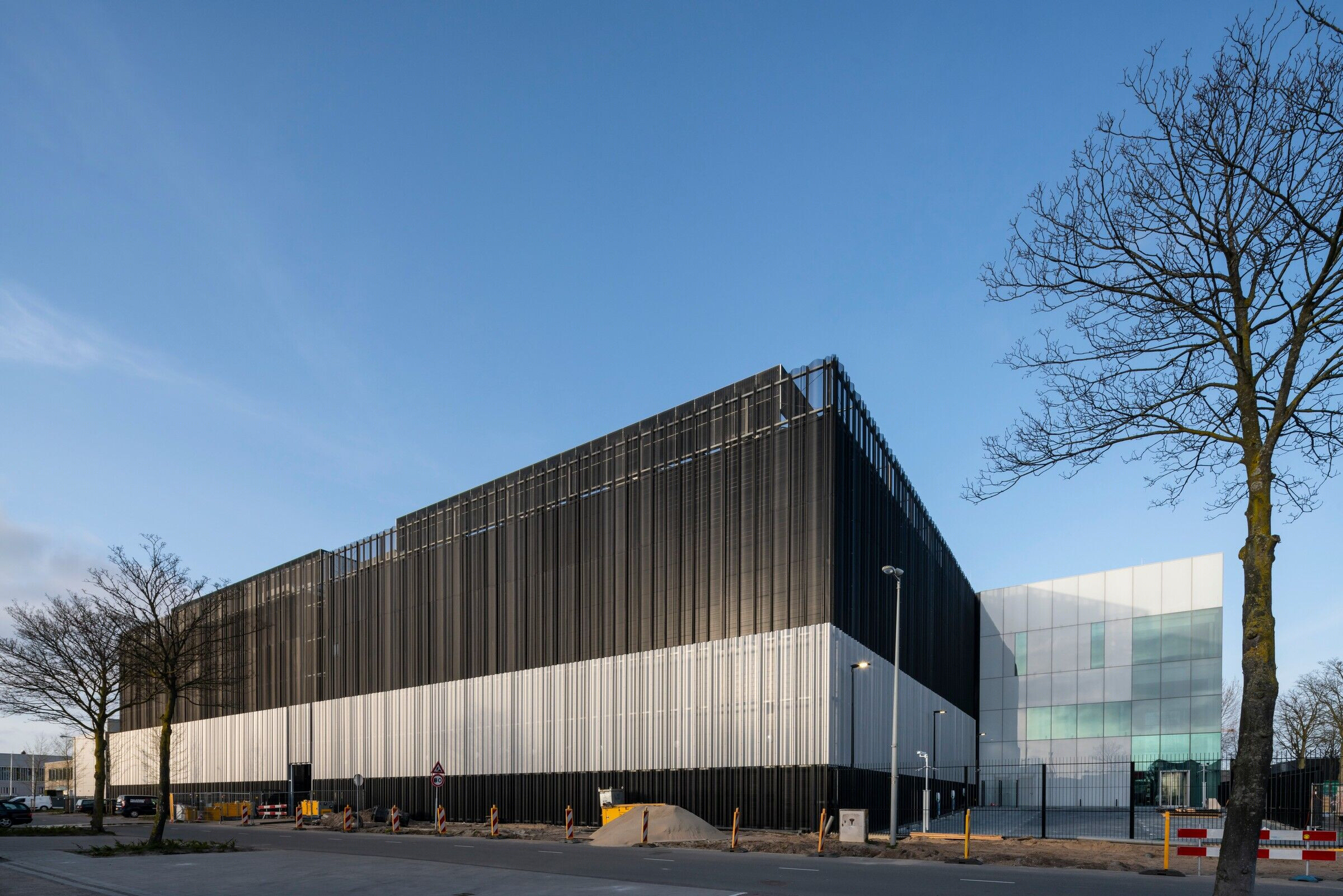 交互之舞 · Equini· Datacenter AM7 办公建筑丨荷兰阿姆斯特丹丨Benthem Crouwel Architects-47