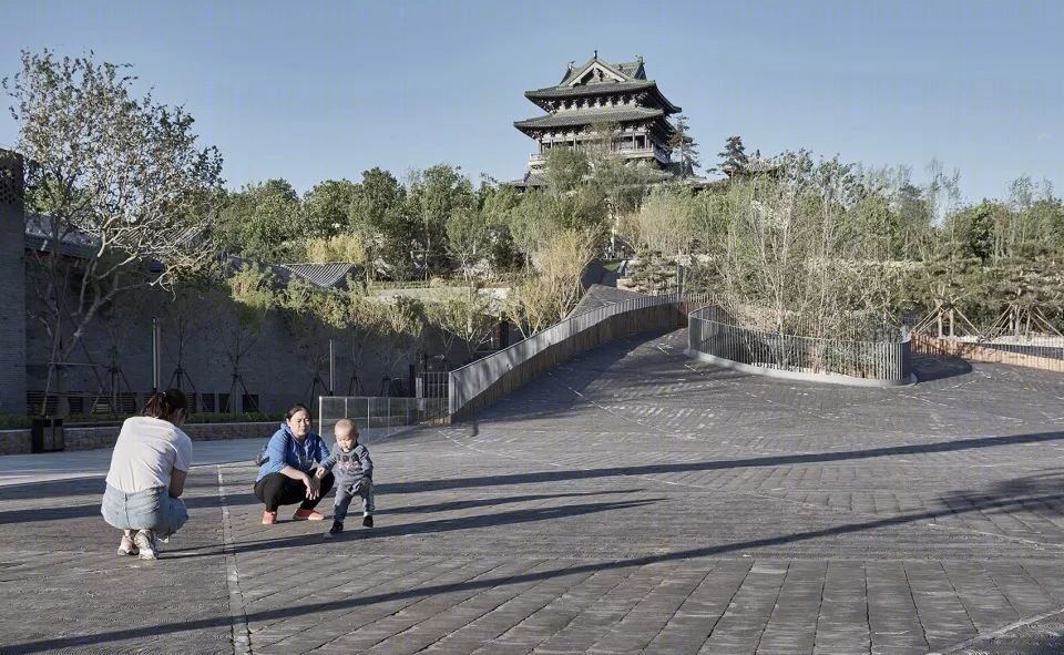 北京古家营小镇广场艺术中心，瓦片广场卷起艺术空间-15