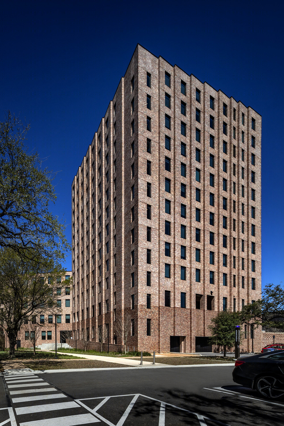 Sid Richardson 学院 | 美国休斯顿现代主义学生宿舍设计典范-35