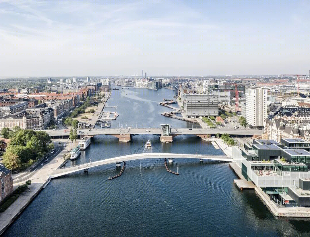弧线飞桥,沟通城市与建筑——WilkinsonEyre 的哥本哈根行车步道设计-4