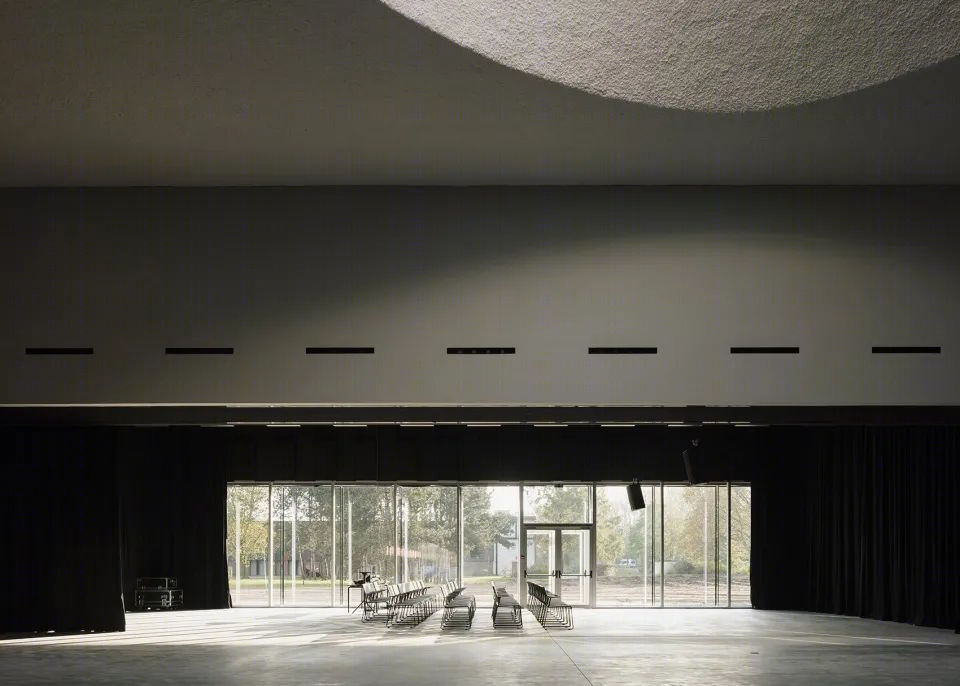 代因泽 Leie 剧院 | 白色石材构建的画卷式公共空间-28