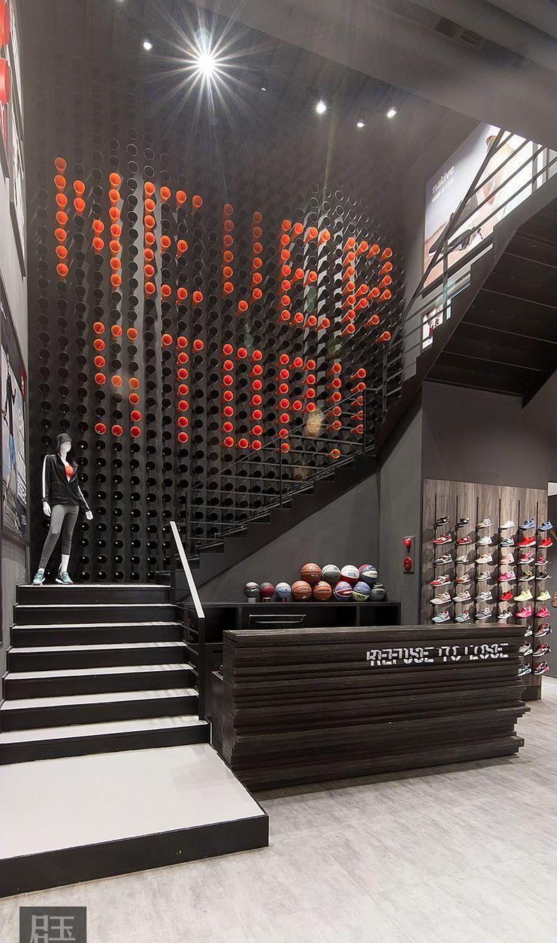 动感十足的一亨 sports 专卖店设计-7