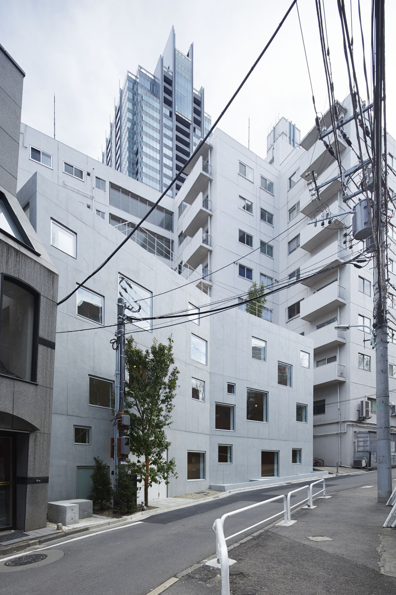 Florian Busch Architects丨办公建筑丨日本东京R4办公楼-13