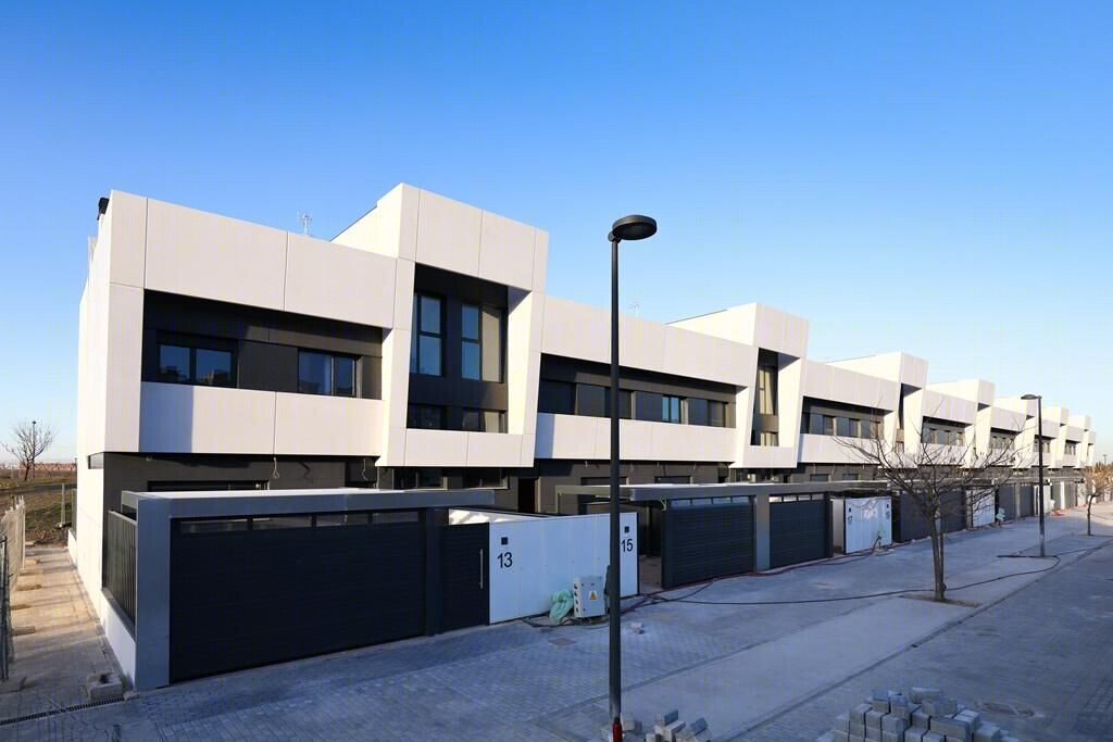 西班牙 14 栋别墅建筑 | 白色简约风格与室内外一体化设计-17