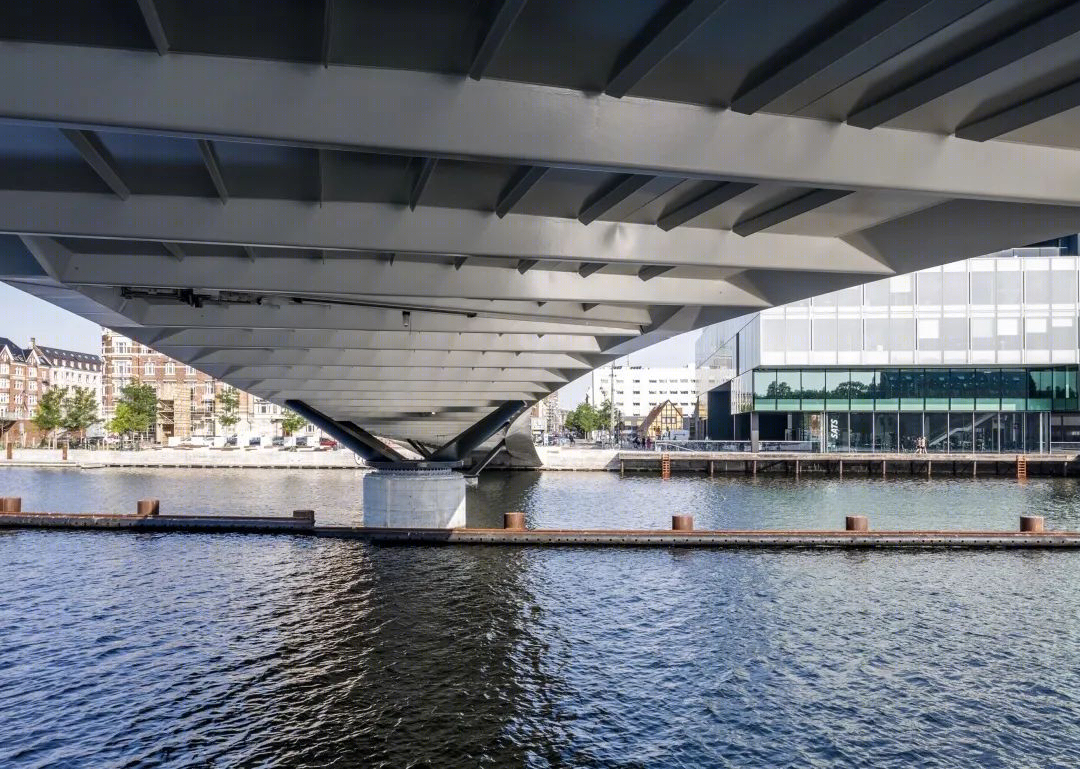 弧线飞桥,沟通城市与建筑——WilkinsonEyre 的哥本哈根行车步道设计-24
