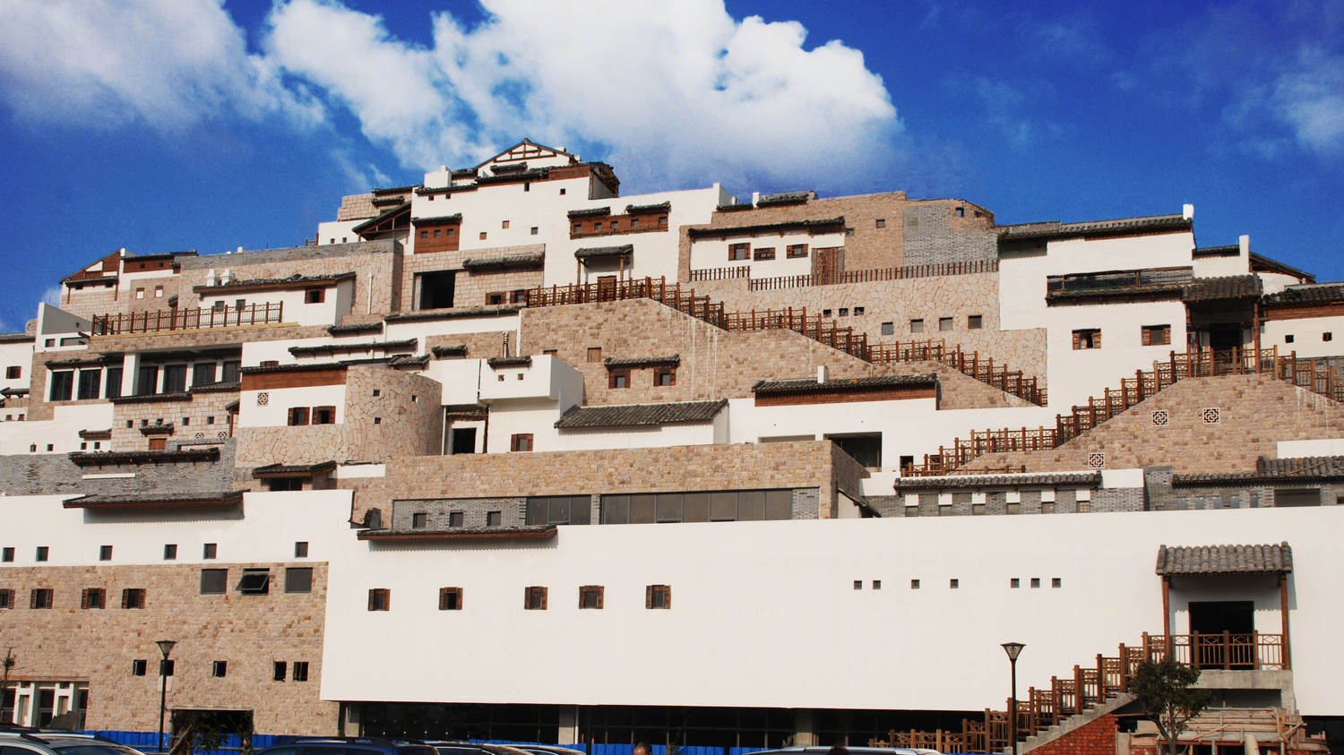 普陀山码头裸崖建筑-0