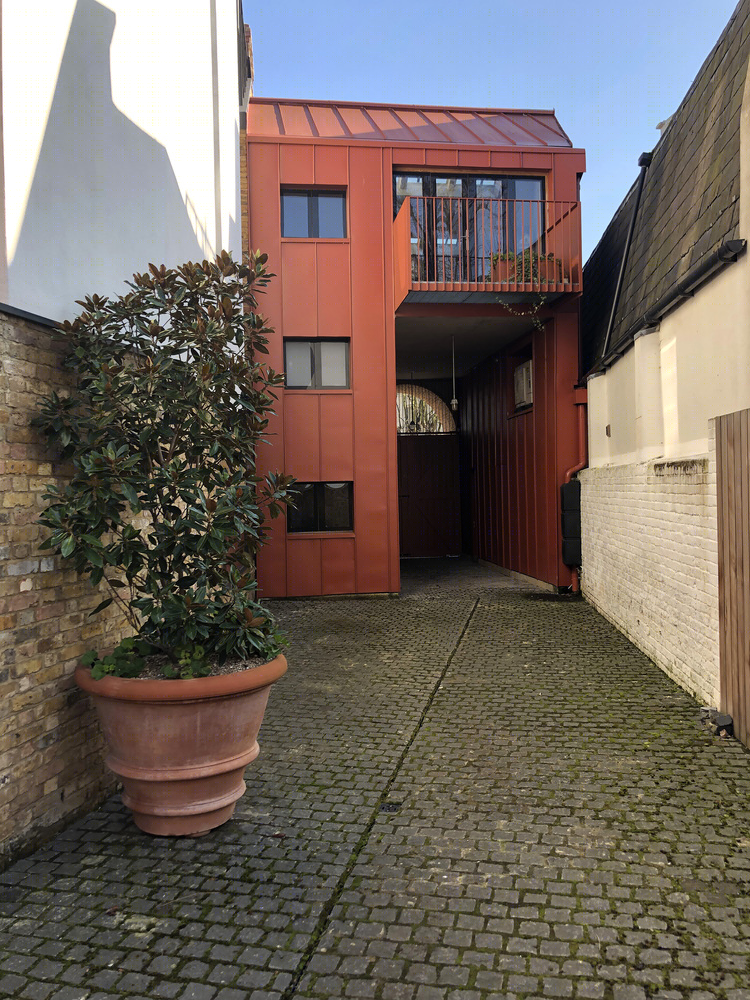 英国橘红金属拼接的住宅-7