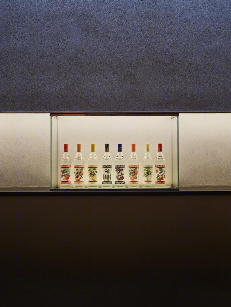 美国 Stoli 伏特加办公室，红与黑的极致诱惑-19