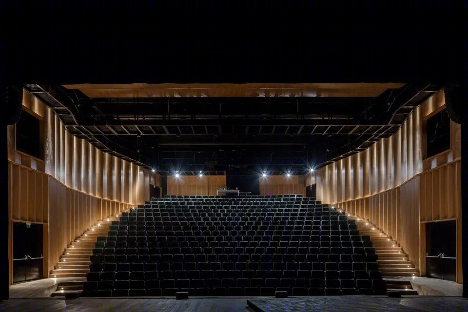 代因泽 Leie 剧院 | 白色石材构建的画卷式公共空间-34