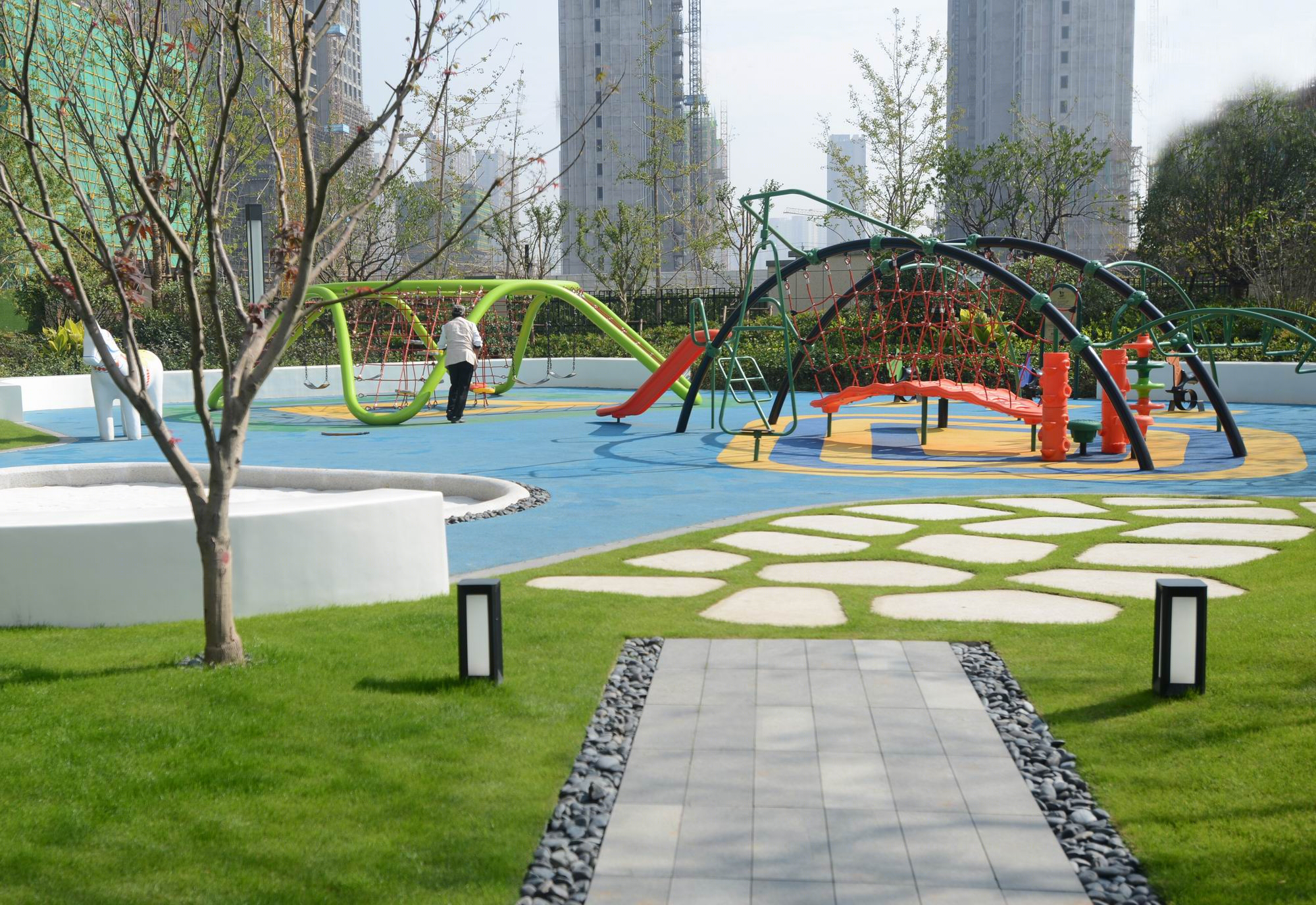 南京正荣润峯城住宅景观 | 繁华深处的绿色花园-9