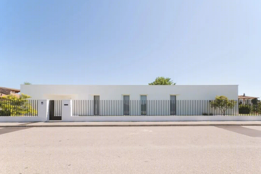 意大利 Casa Ora 泳池庭院大宅，极简设计展现生活品质-7