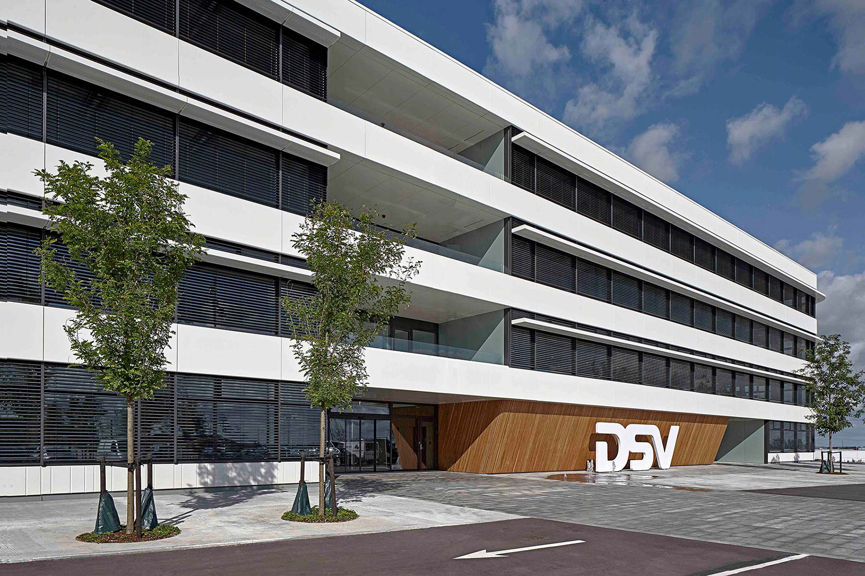 丹麦 DSV 国际货运总部，模块化天窗打造阳光中庭-4