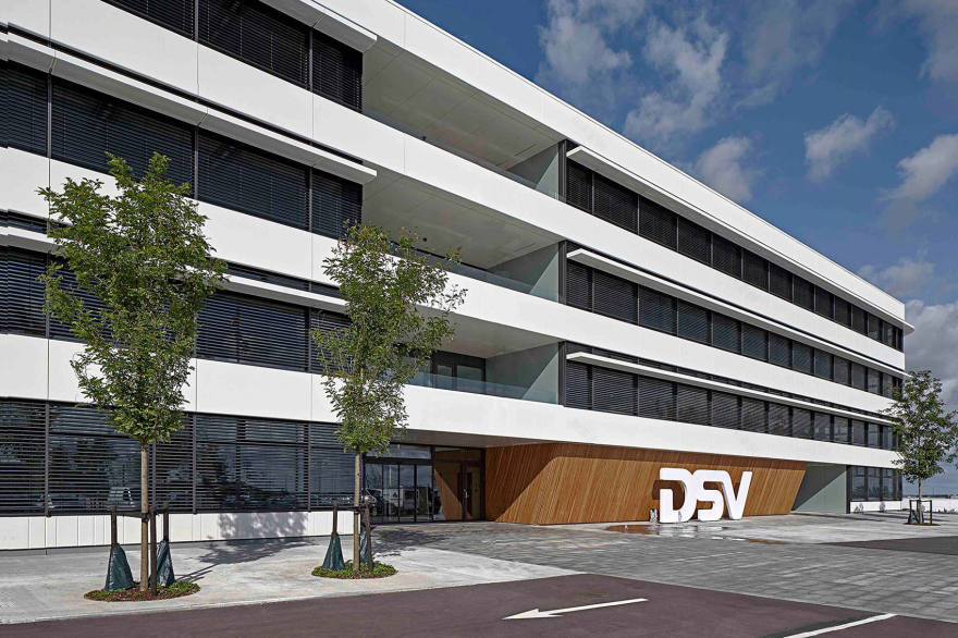 丹麦 DSV 国际货运总部,模块化天窗打造阳光中庭-4