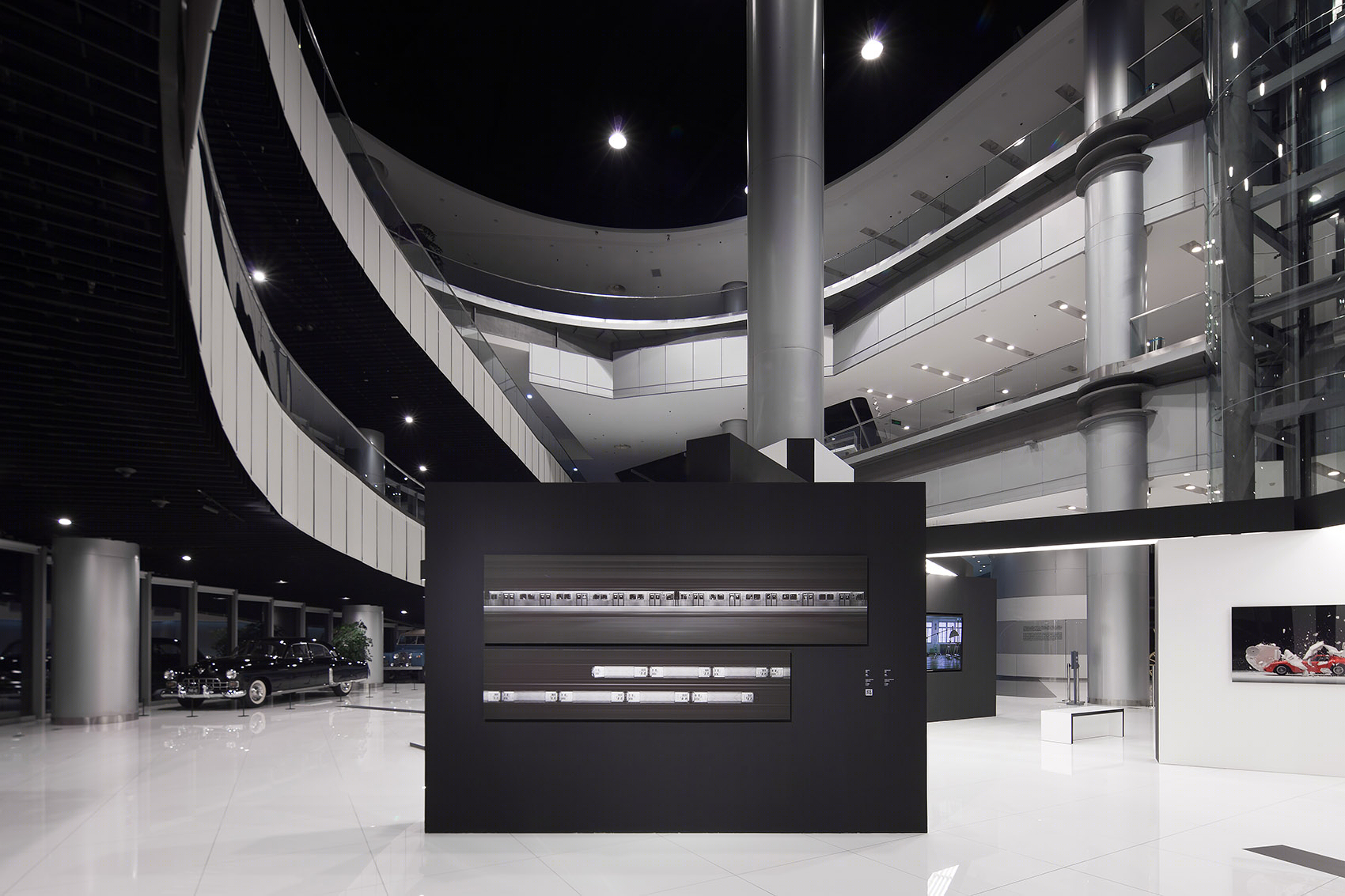 上海汽车博物馆“移动的狂想-汽车与当代艺术”展览空间设计-36