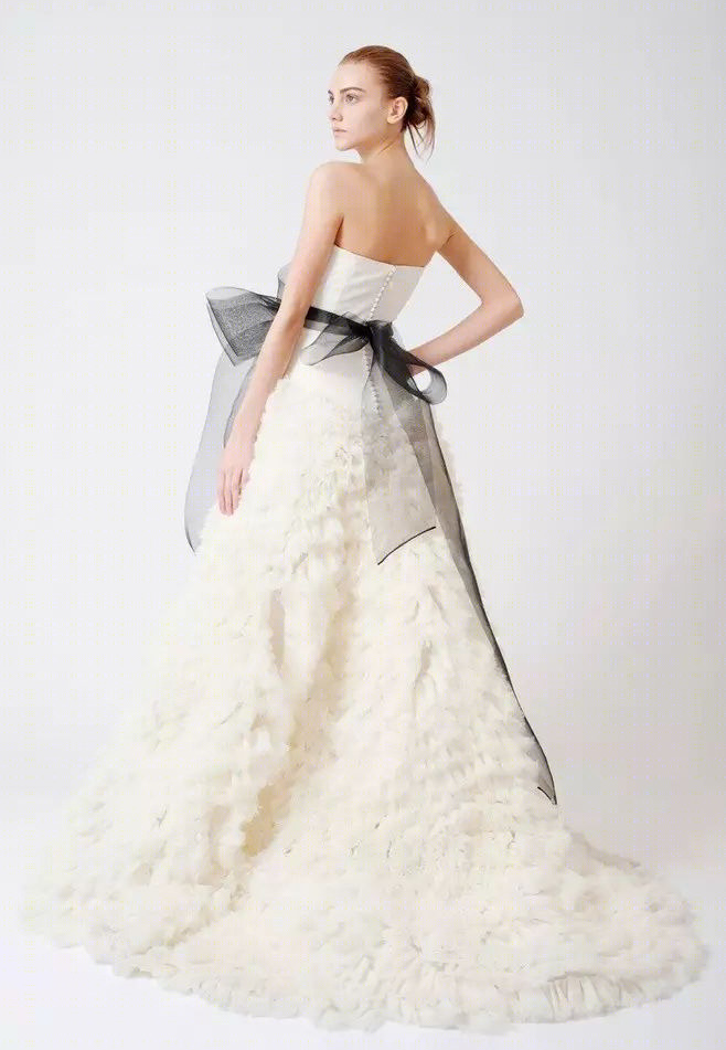 时尚帝国缔造者 Vera Wang 的婚纱艺术-17