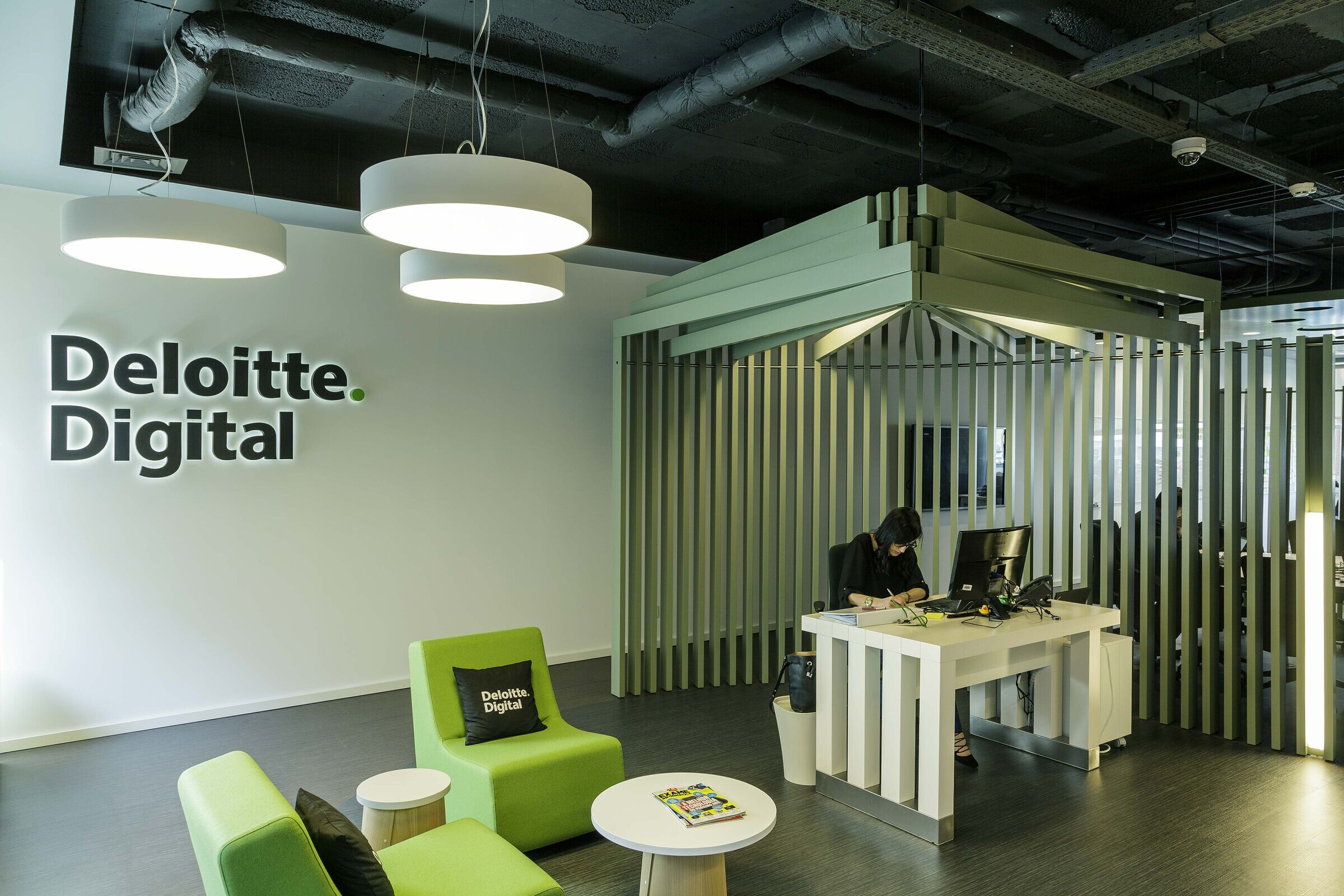 Deloitte Digital Porto · 彩色空间与品牌融合的办公室设计-5