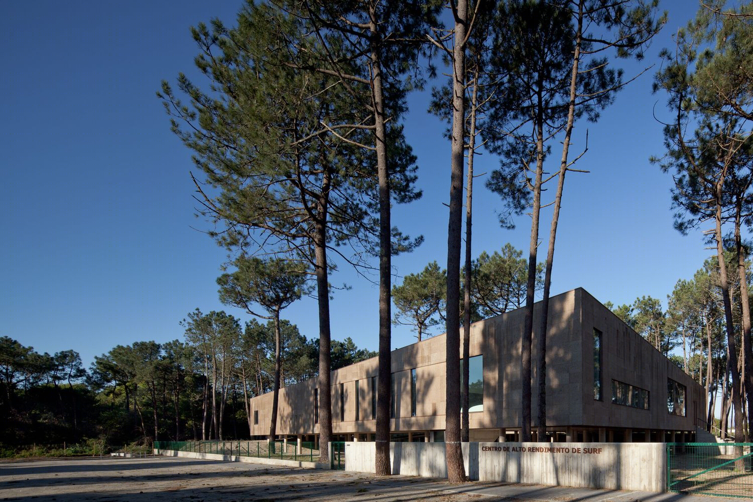 葡萄牙高性能冲浪中心丨Branco Cavaleiro Architects-9