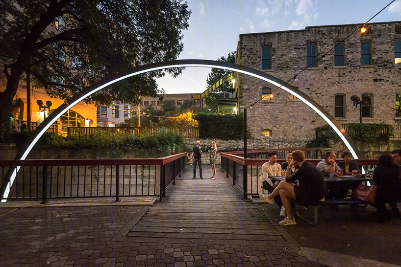 美国德克萨斯州拱形 LED 装置“深度好奇”-15