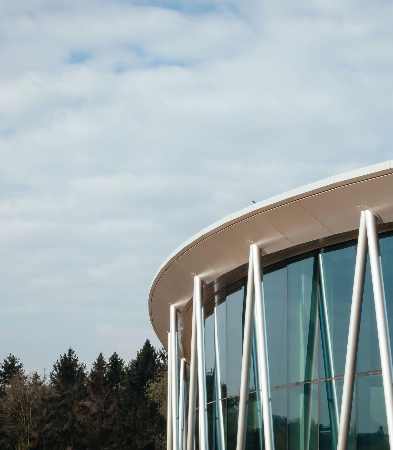 英国航空工业风新地标“机翼”办公建筑丨Spratley & Partners-5