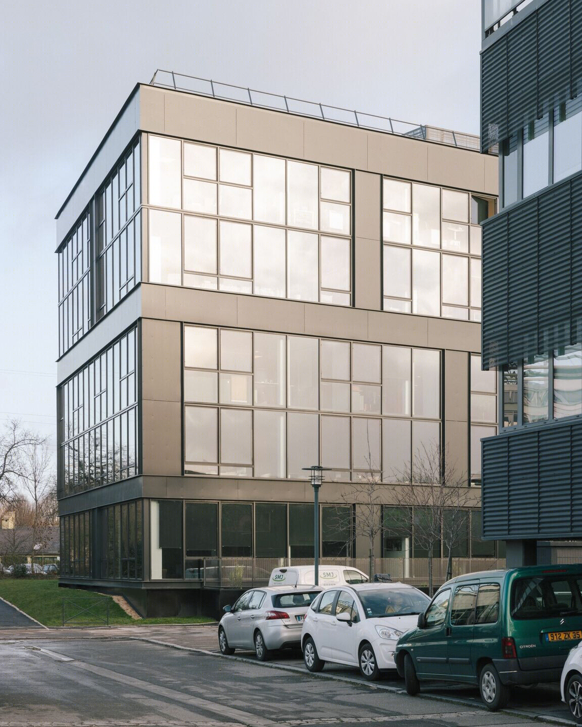 法国雷恩市现代办公建筑丨a,LTA architectes  urbanistes-20
