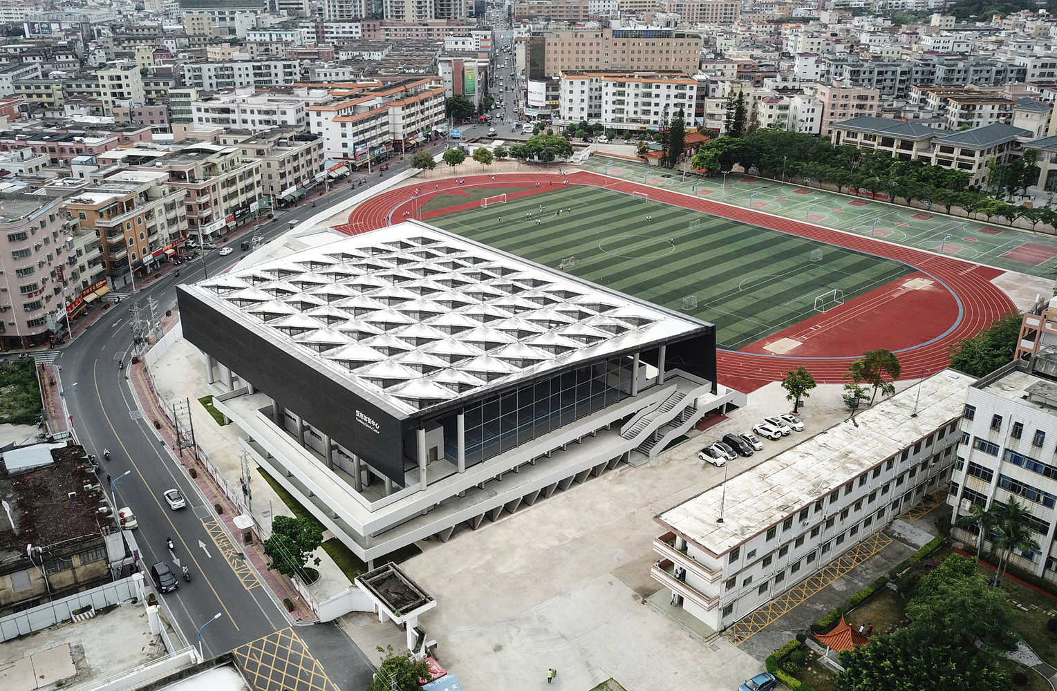 汕尾彭湃中学汉京体育馆丨中国山东丨陈东华合伙人事务所-8