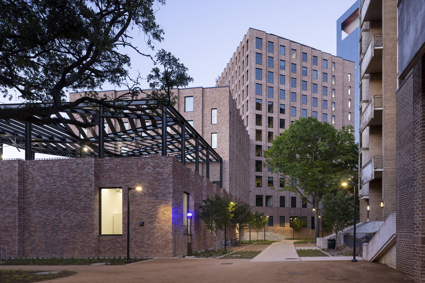 Sid Richardson 学院 | 美国休斯顿现代主义学生宿舍设计典范-78