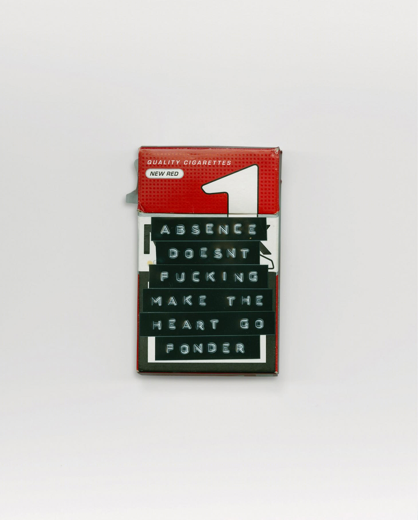 隐形的囚禁 | 摄影师 Edgar Martins 的“空瓶”摄影书-24
