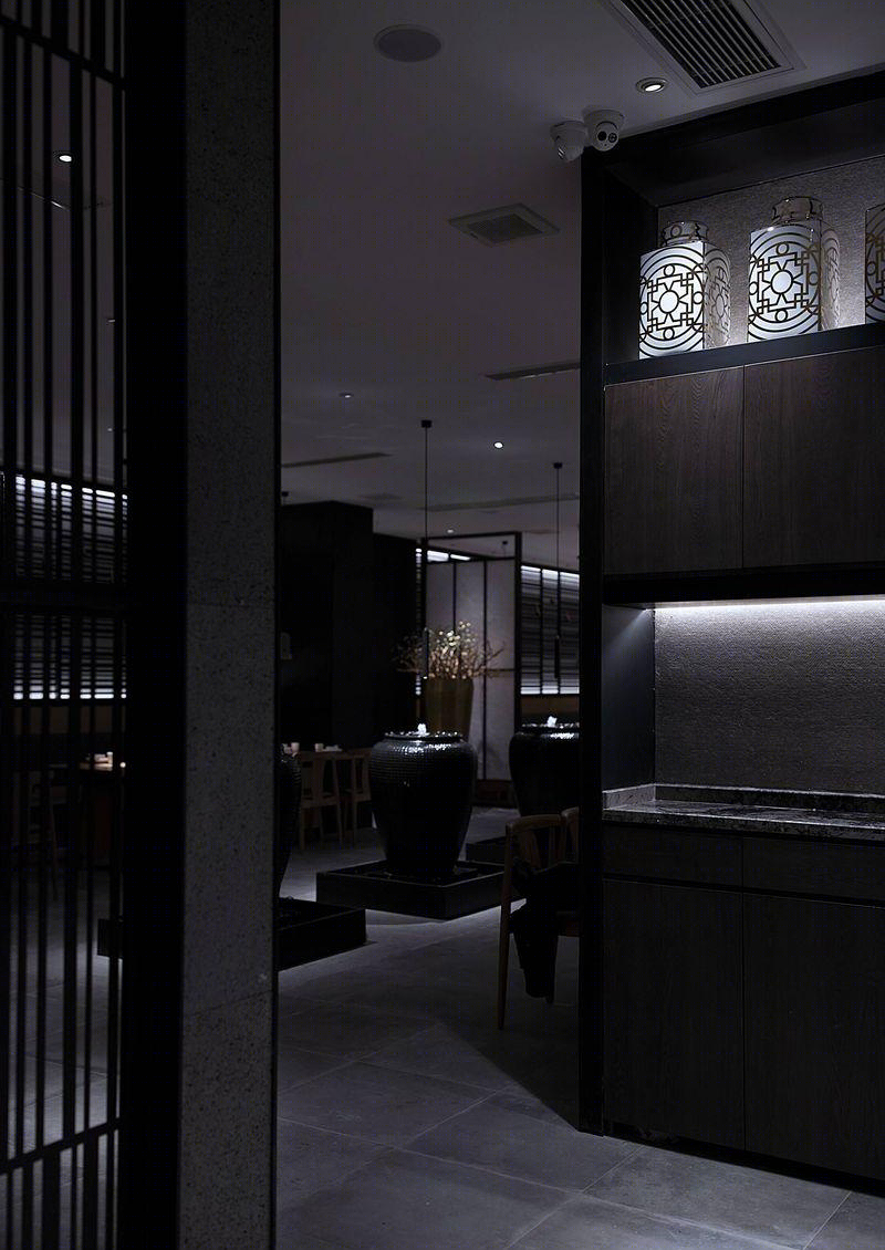 本素旗舰店 | 官艺打造隔而不断的私密用餐空间-10