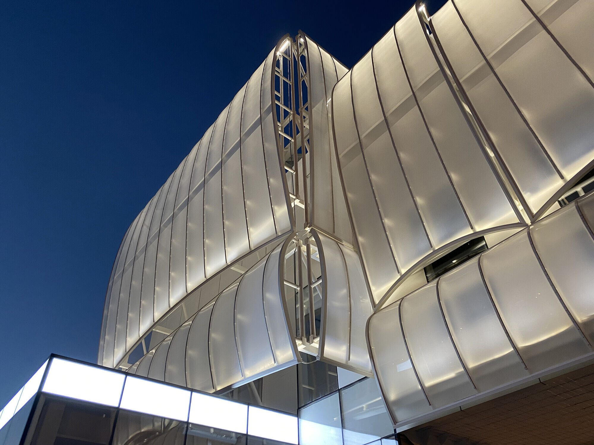 天津万科北仓市展览馆 · 彩虹光引领未来起航-13