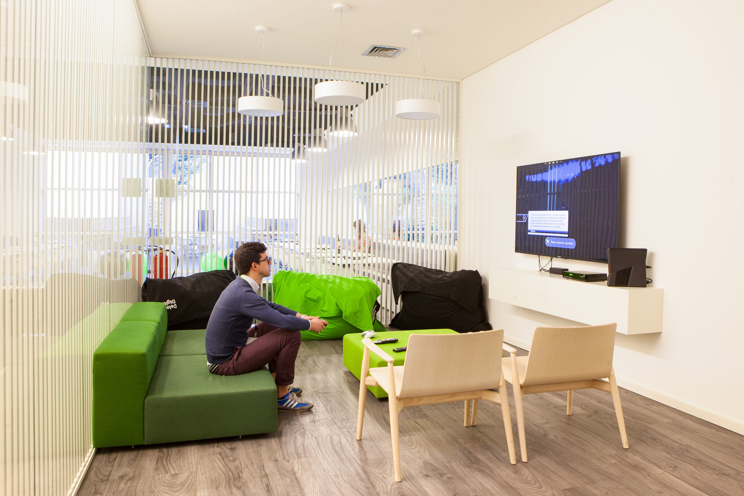 Deloitte Digital Porto · 彩色空间与品牌融合的办公室设计-21