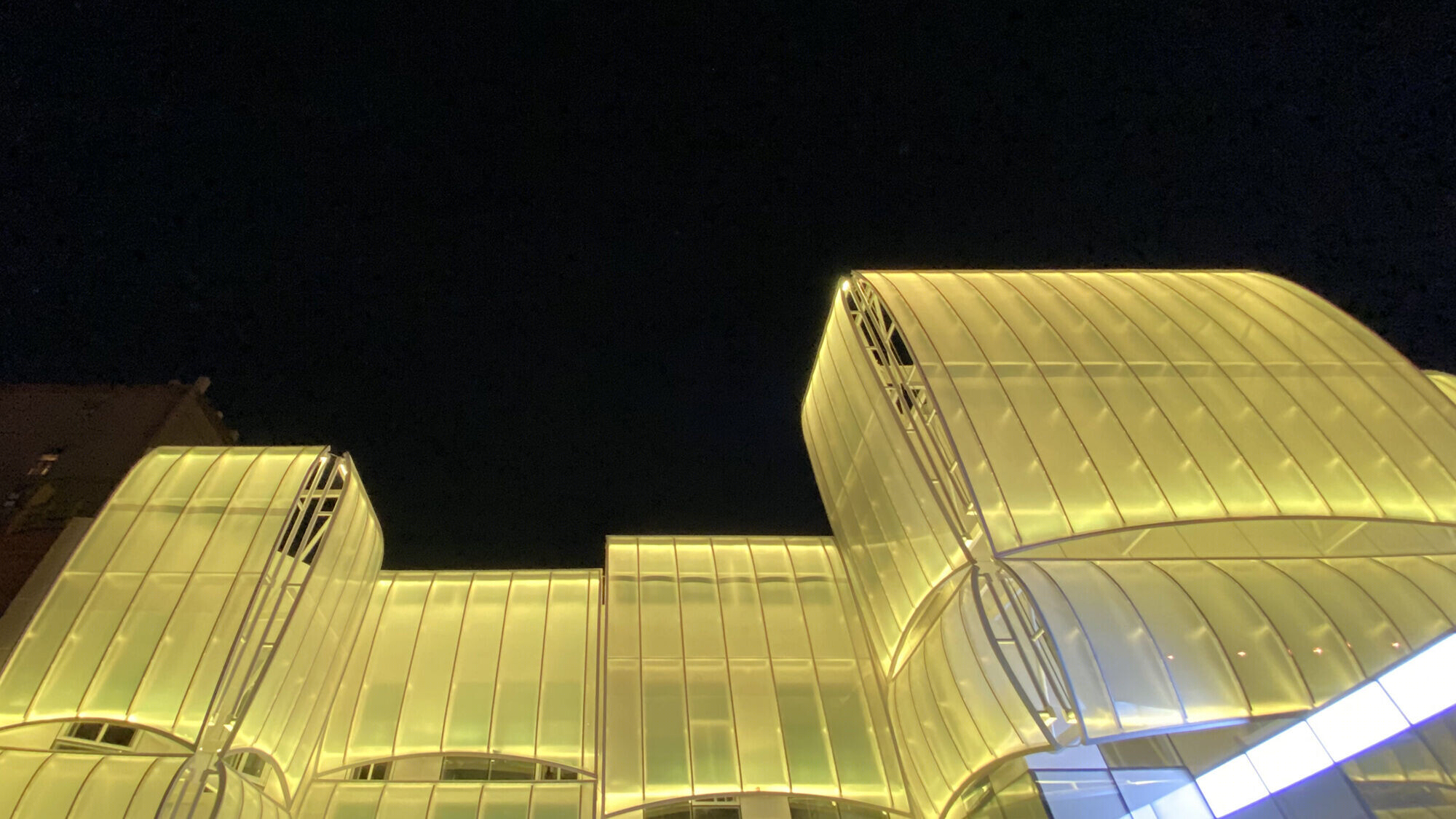 天津万科北仓市展览馆 · 彩虹光引领未来起航-14