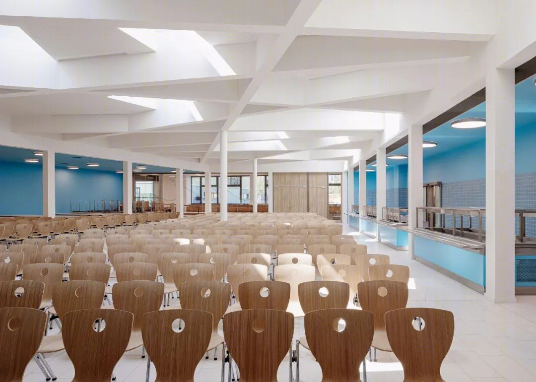 慕尼黑南站小学建筑群 | 五彩混凝土框架的雕塑立面-14