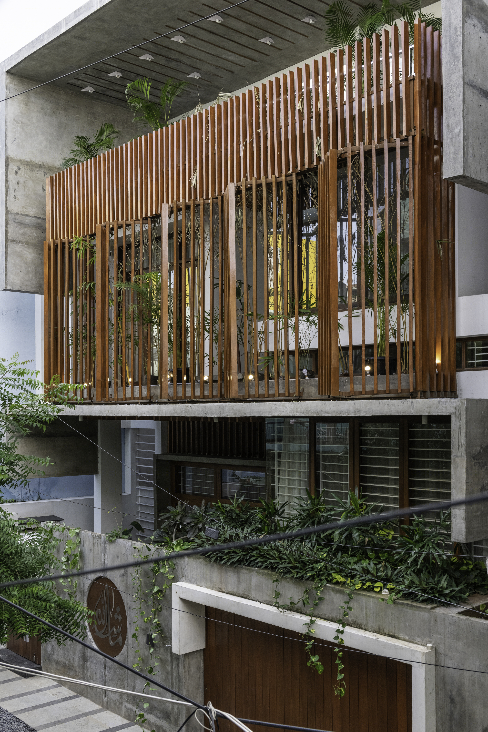 Le Tranquil House · 现代简约的宁静别墅设计丨印度本地治里-13
