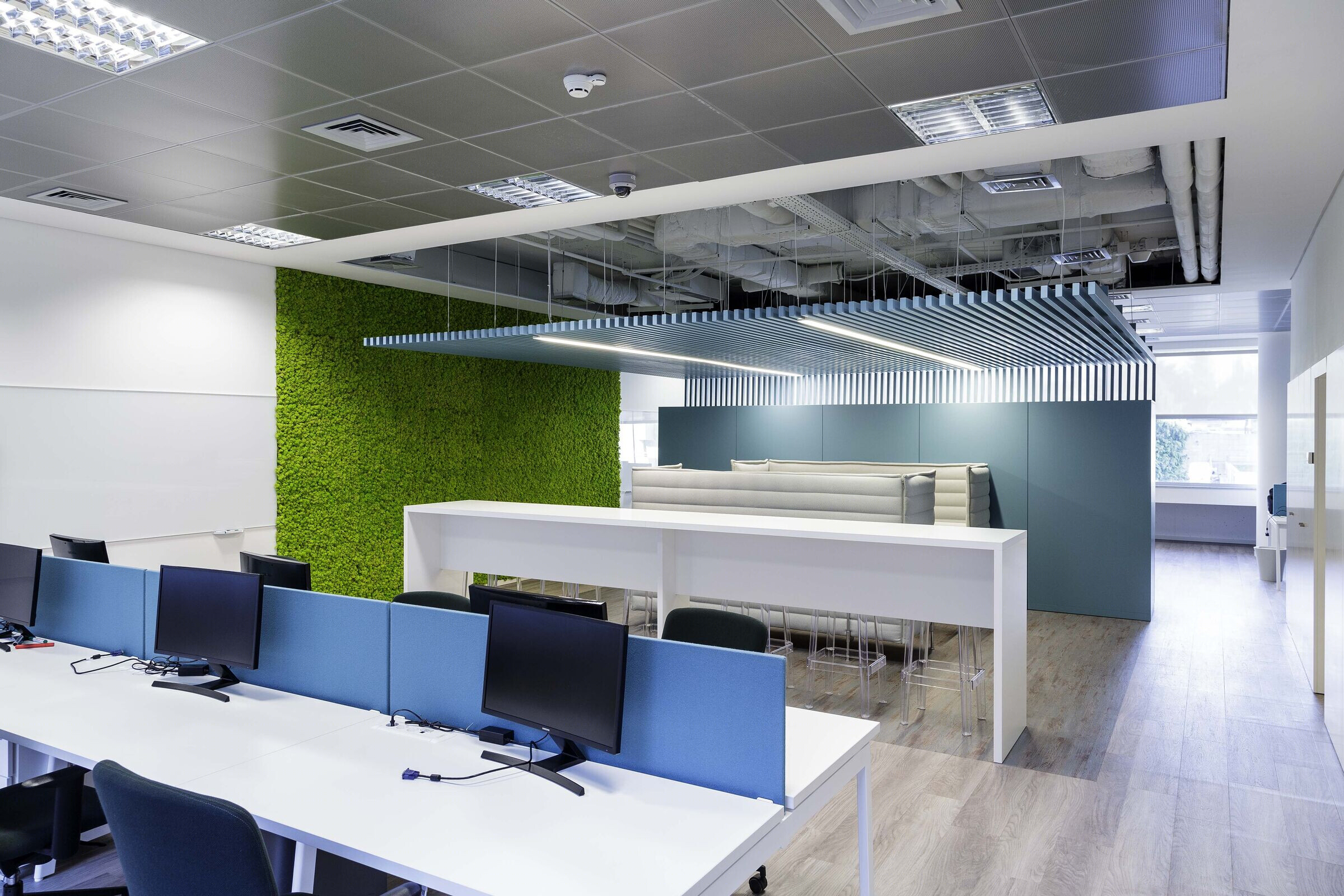 Deloitte Digital Porto · 彩色空间与品牌融合的办公室设计-23
