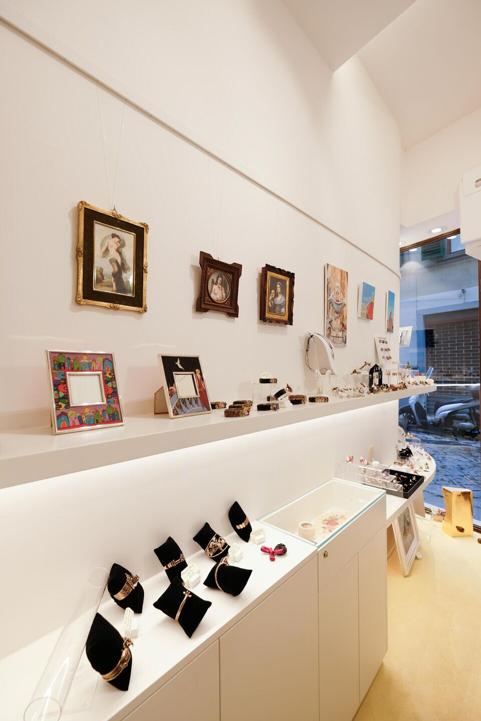 佛罗伦萨迷你艺术品展示空间-17