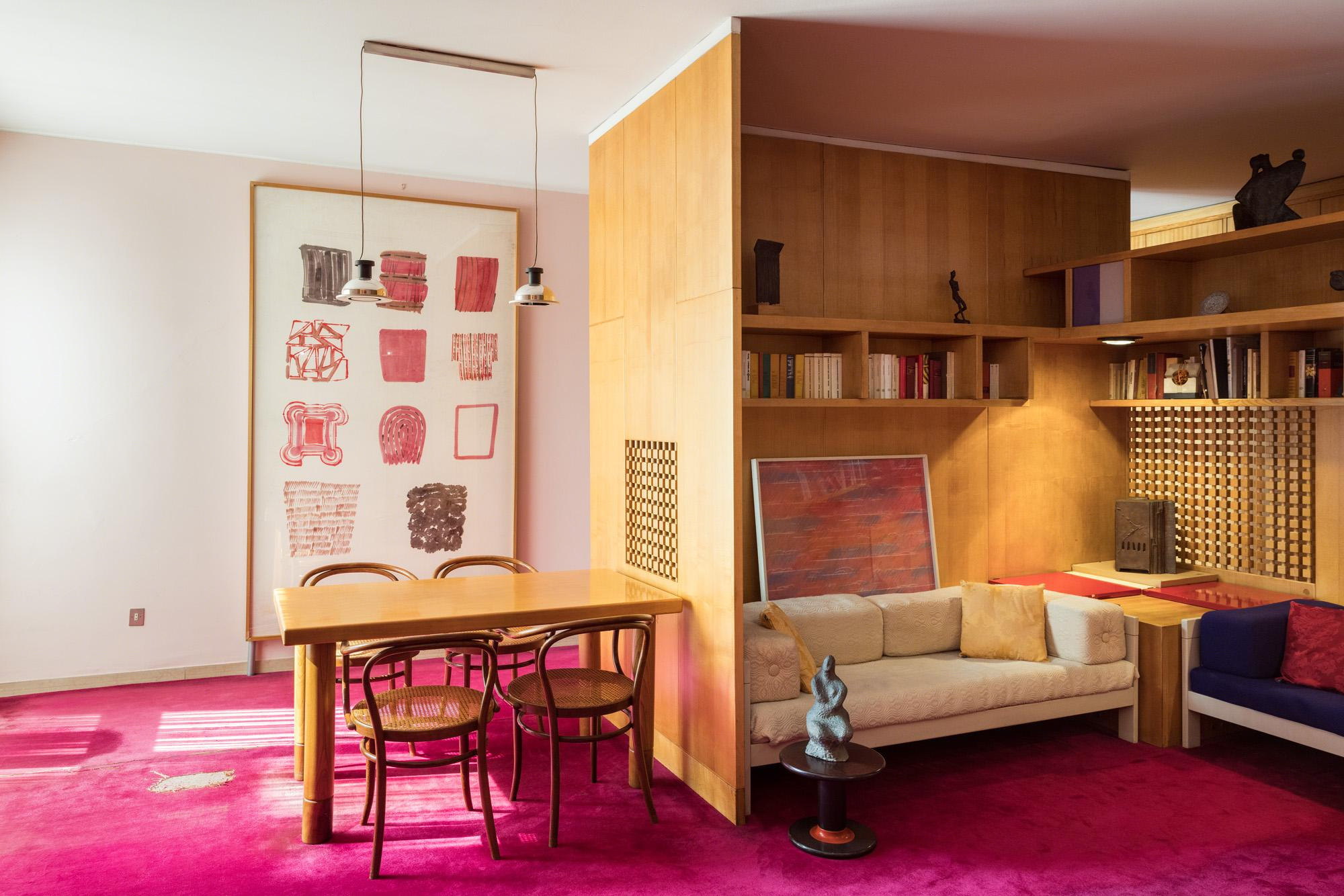 米兰 Triennale 设计博物馆展示 Ettore Sottsass 的紧凑公寓设计-2