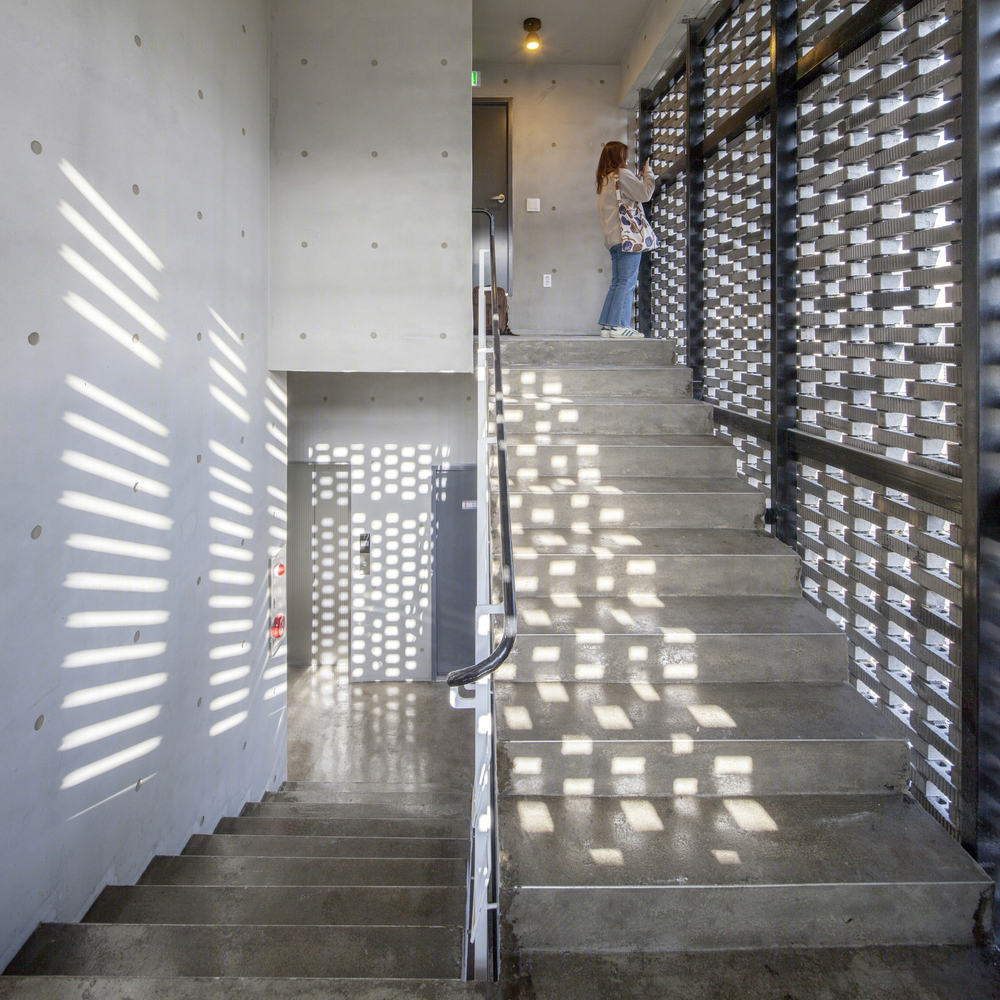 韩国Brick·Mesh混合用途建筑-29