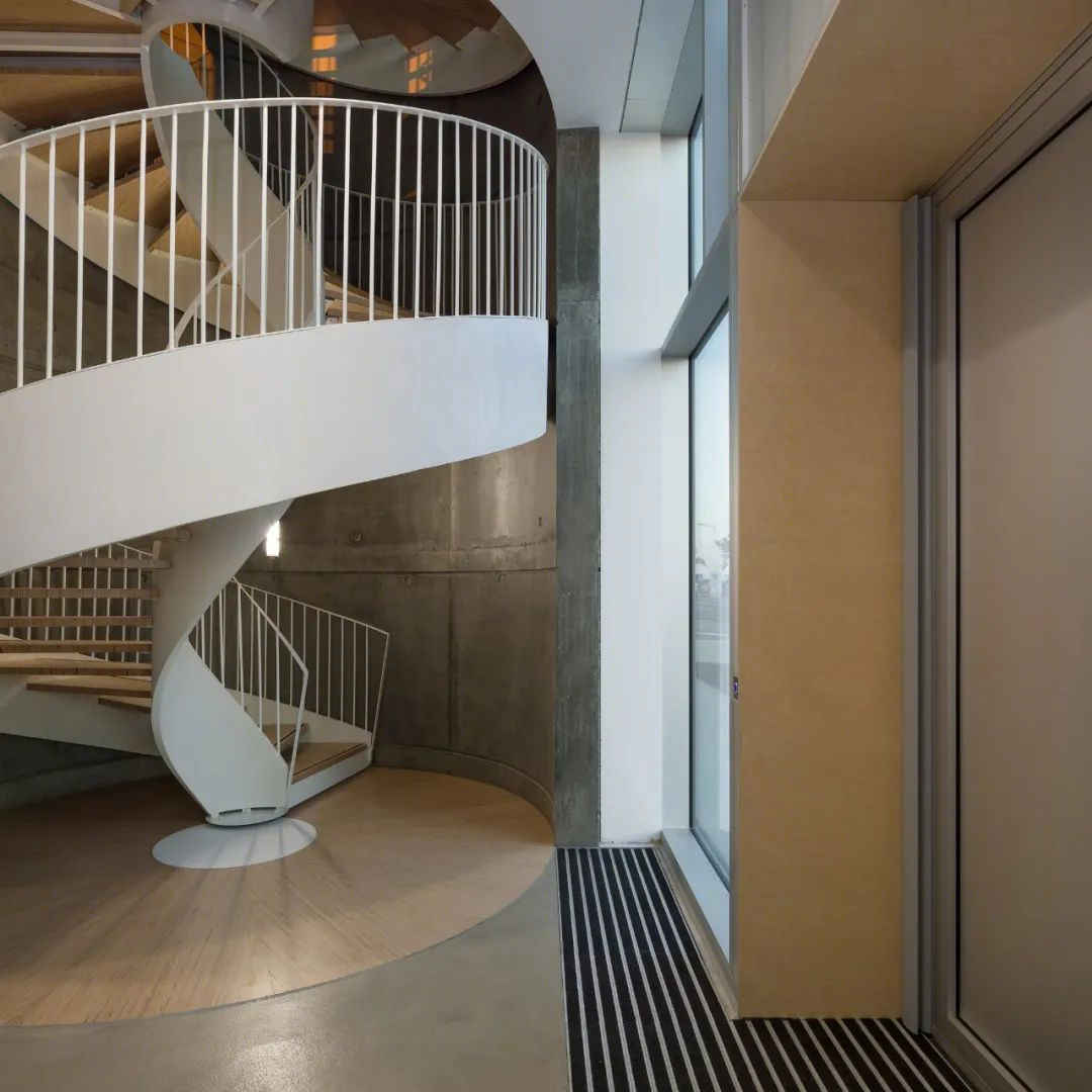 弯曲的玻璃 · 法国郊区现代办公建筑设计丨Atelier Ronan Prineau-31