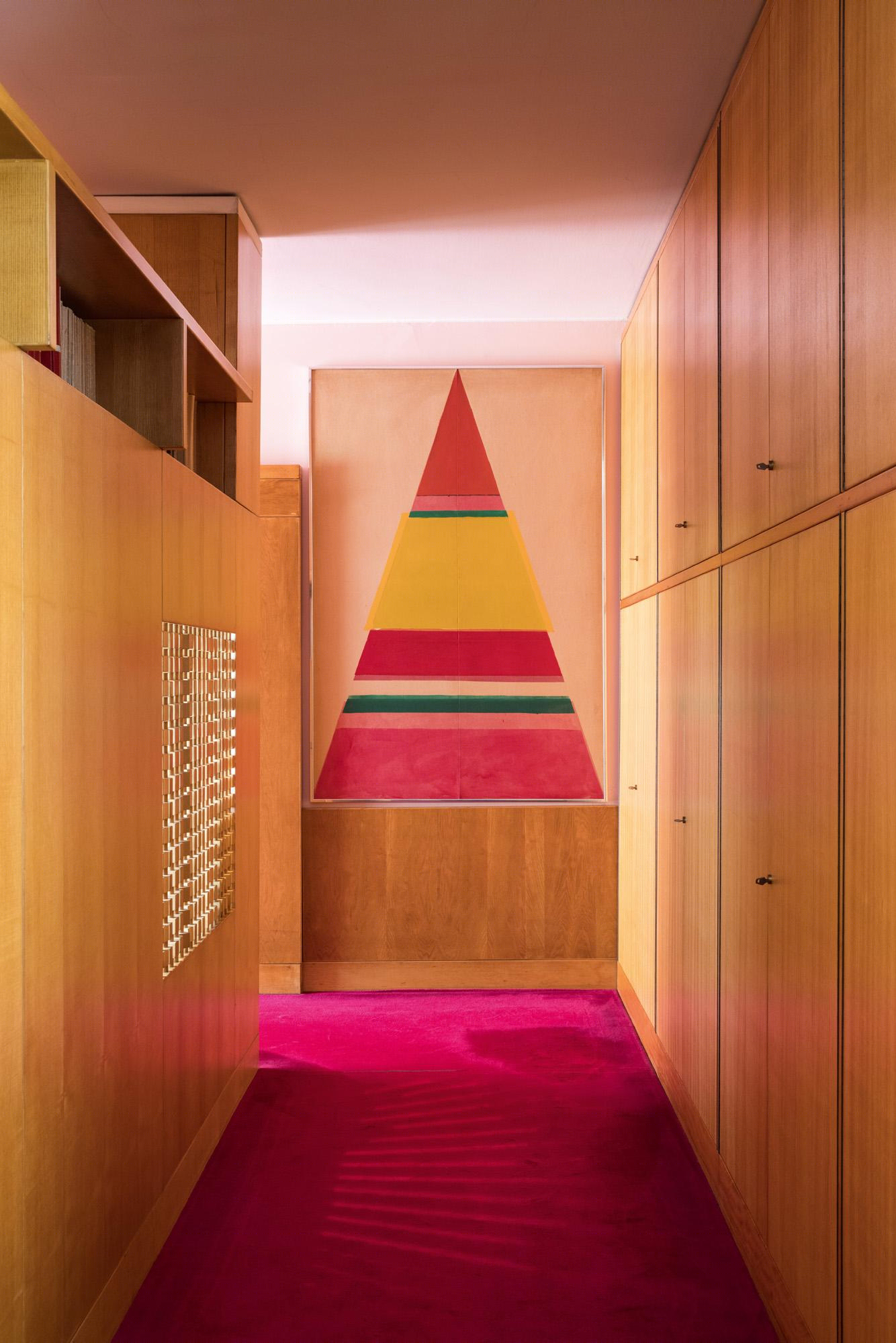 米兰 Triennale 设计博物馆展示 Ettore Sottsass 的紧凑公寓设计-5