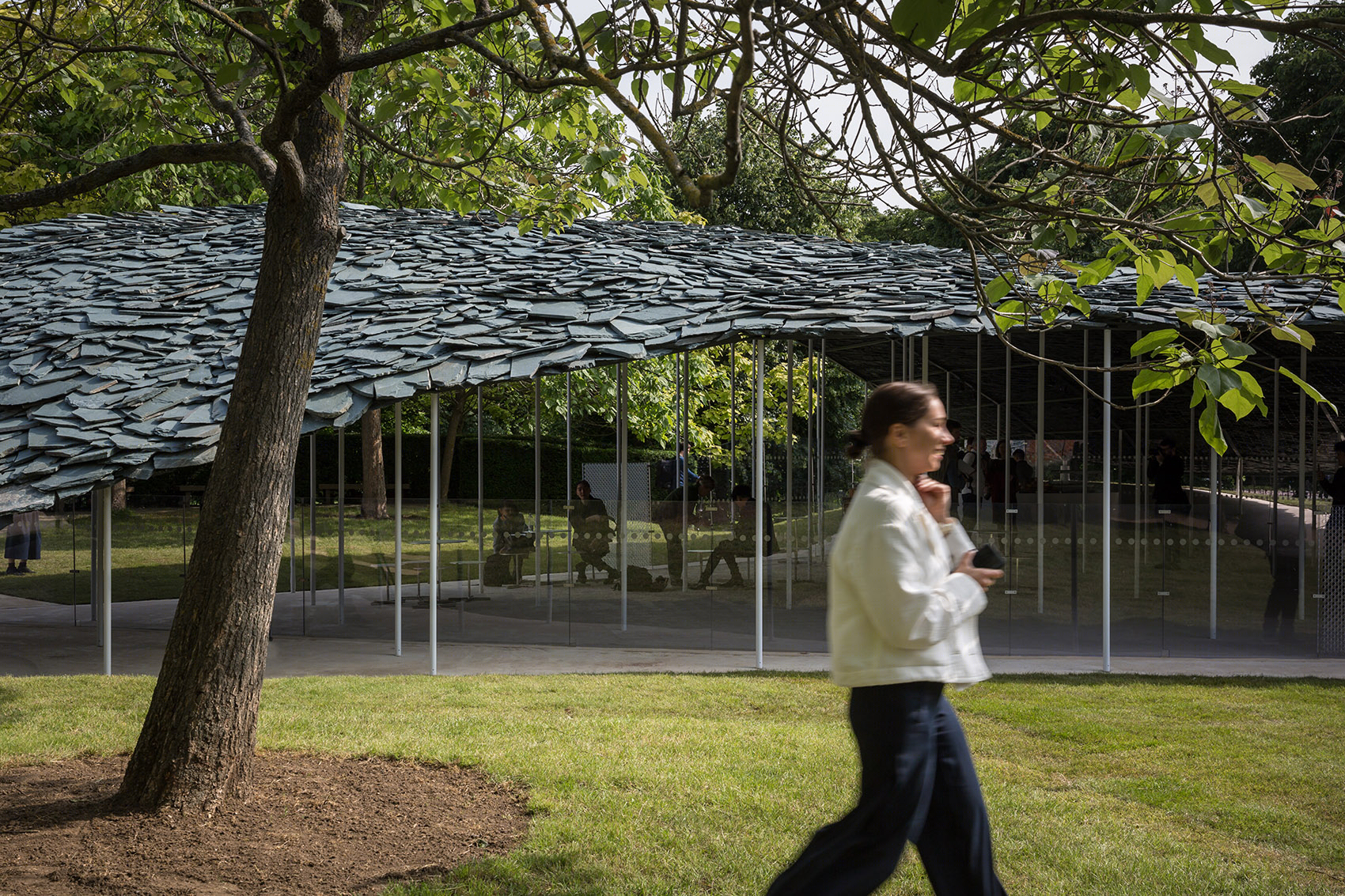 英国蛇形画廊2019建筑-14