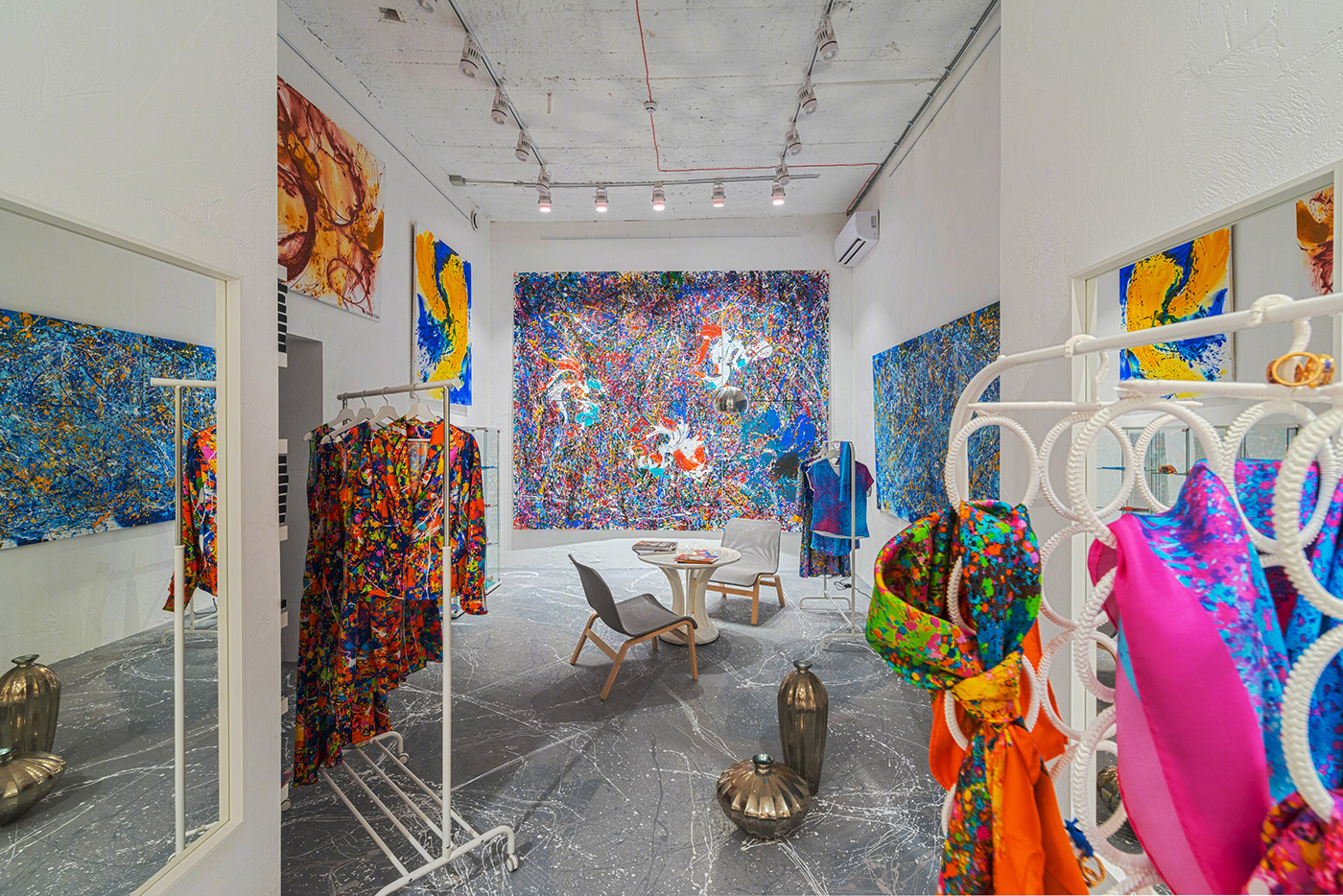 Anastasiya Gushchina丨服装店丨interior photoset for the showroom Olga Kondratska-4
