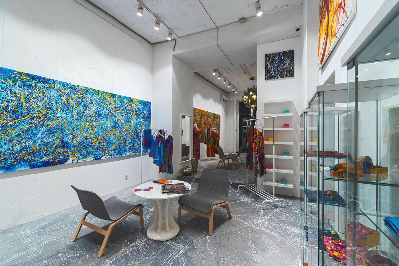 Anastasiya Gushchina丨服装店丨interior photoset for the showroom Olga Kondratska-5