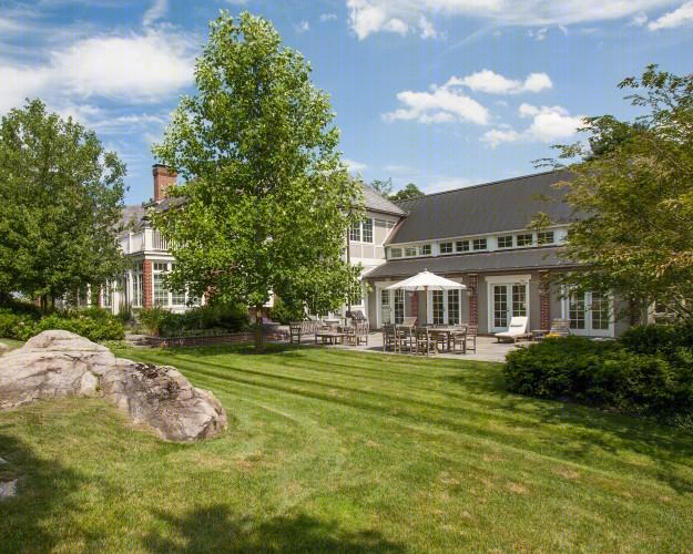 美国山地森林里的现代几何住宅(America Montane Forest Apartments)-12