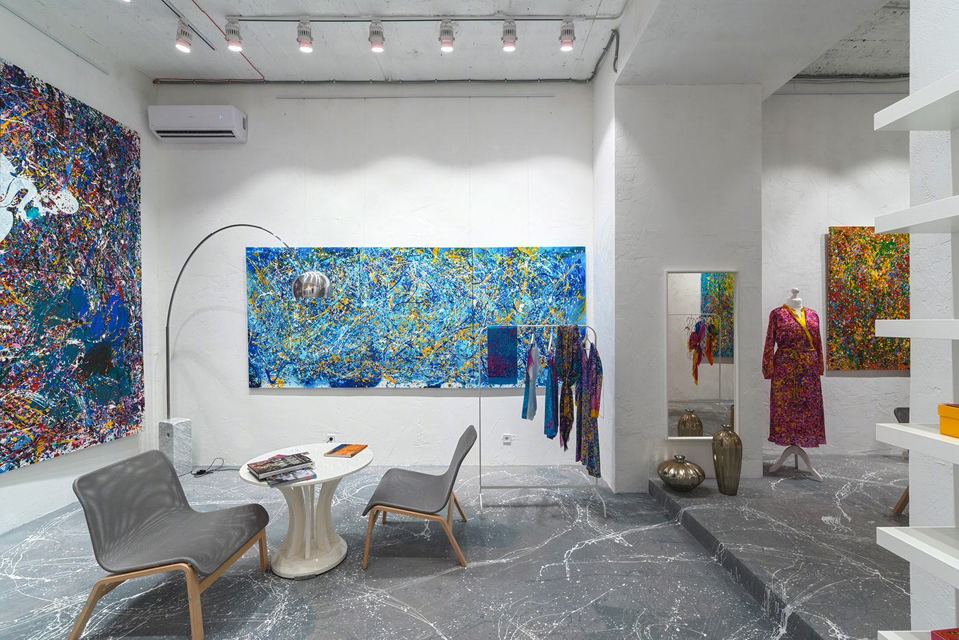 Anastasiya Gushchina丨服装店丨interior photoset for the showroom Olga Kondratska-6